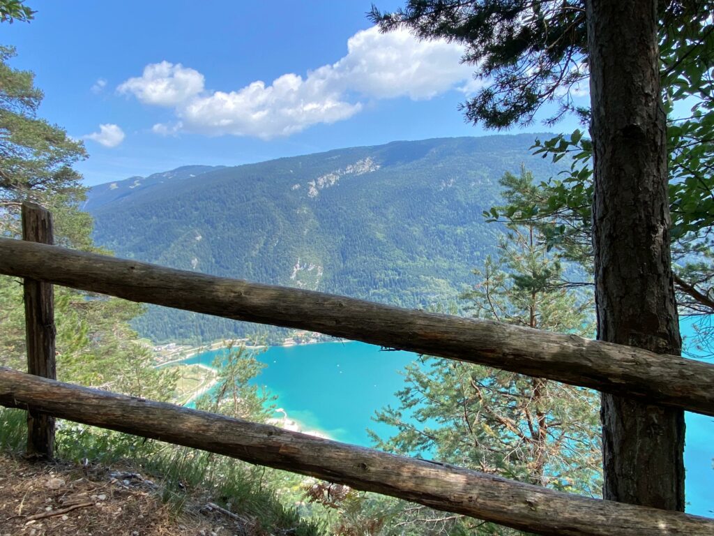 belvedere sul lago di molveno andando verso malga andalo