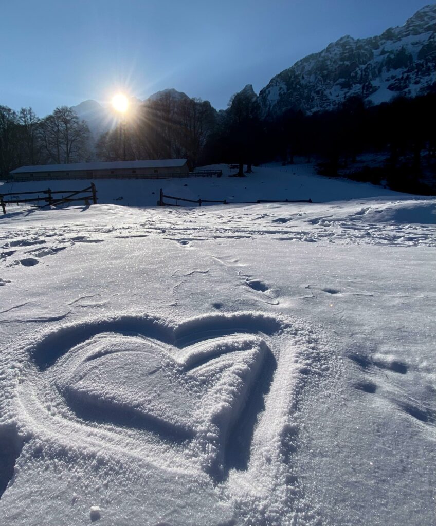 malga andalo sullo sfondo con la neve